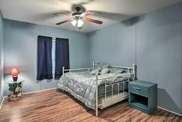 コテージ Cozy Murrells Inlet Home ~ 3/4 Mi To Beach!