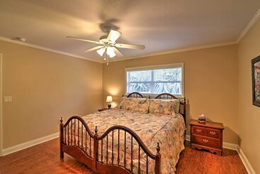 Crystal River Cottage On 1 Acre W/ Deck & Porch!