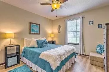 Mökkimajoitus Close To Beaches   Family Friendly Home W/ Pool!