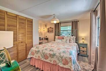 بيت ريفى Homosassa Retreat W/ Sunroom & Canal Views!