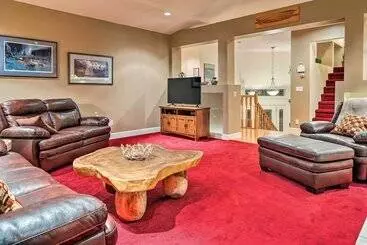 コテージ Ketchikan Home: Bay Views, 1/2 Mi To Hiking Trails