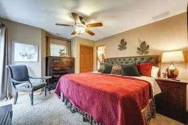 Mökkimajoitus Lake View Home In Blue Eye W/ Hot Tub & Fire Pit!