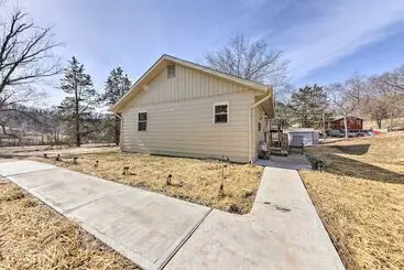 Mökkimajoitus Historic Marthasville Home W/ Shared Amenities!