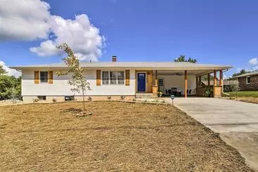 Mökkimajoitus Modern Abode W/ Patio ~ 1 Mi To Stockton Lake!