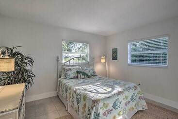 Dom wiejski Dog Friendly Jensen Beach Home < 3 Mi To Ocean!