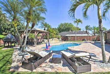 コテージ Amenitypacked Sunrise Home W/ Outdoor Pool!