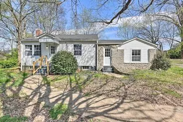 Mökkimajoitus Bright Columbia Home: 47 Mi To Dtwn Nashville