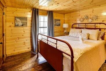 بيت ريفى Broken Bow Abode W/ Hot Tub < 7 Mi To Lake!