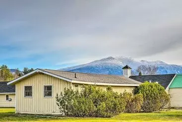 Cozy Franconia Cottage W/ Community Pool & Hot Tub