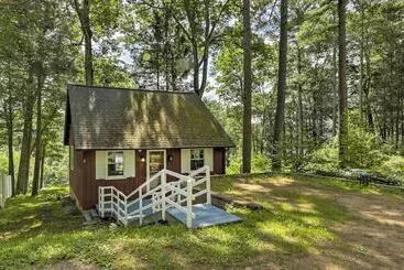 コテージ Cozy Stafford Cabin, Near Reservoir & Beach!