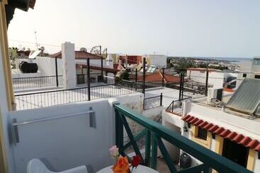 מלון דירות Elen Mari