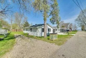 Houghton Lake Cottage   Central Location!