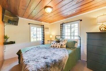 Houghton Lake Cottage Central Location!