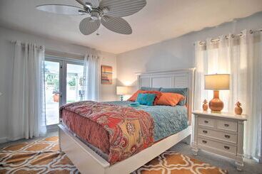 茅舍 Vibrant Home W/ Outdoor Oasis ~ 1 Mi To Beach!