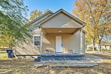 Dom wiejski 2 Mi To Historic Sites: Cozy Fort Smith Home!
