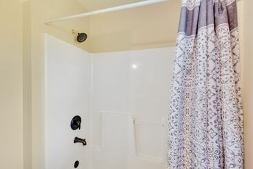 Charming Cottage Near Clemson & Lake Hartwell!