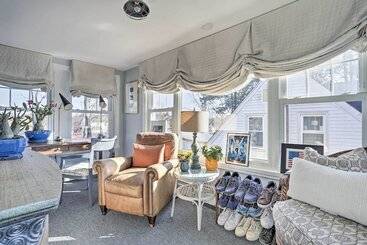 קוטג'' Classic Teaneck Colonial Home With A Modern Touch