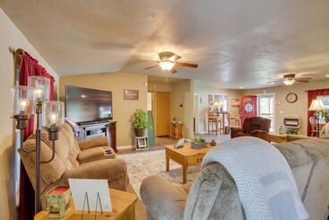 Vidéki Ház Cozy Lake Eufaula Hideaway W/ Fire Pit & Hot Tub!