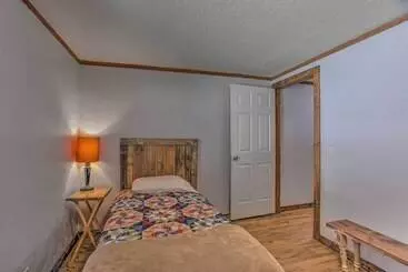 Landhus Cozy Mead Home W/ Grill & Patio: Nearby Lake!