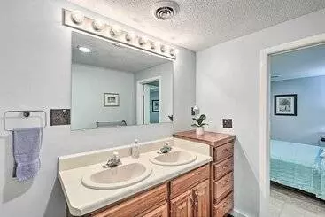 Mökkimajoitus Creekside Roan Mountain Cabin: Walk To Trails