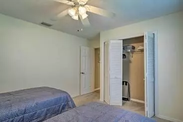 Mökkimajoitus Fort Myers Home, Lanai & Private, Heated Pool