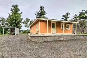 Mökkimajoitus Homey Lakefront Escape W/ Boat Dock, Fire Pit