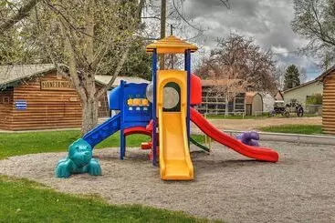 Mökkimajoitus Large Ten Sleep Home On Main St, 10 Mins To Canyon