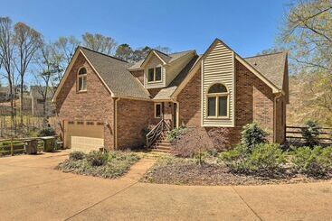بيت ريفى Luxury Mooresville Manor W/ Pool & Lake Access!