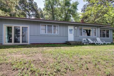 Cabane Pelican Lake Cabin: Private Beach + Scenic Sunsets