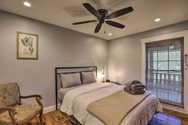 بيت ريفى Game Room, Theater + Deck: Burnsville Cabin!