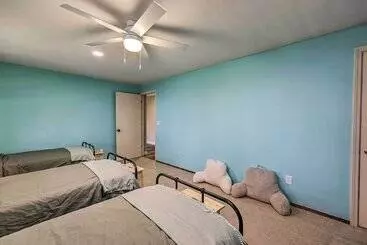 Mökkimajoitus Spacious Bella Vista Home ~ 5 Mi To Lake!