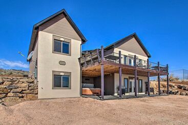 کلبه Spacious Home W/ Mtn Views: 2 Mi To Bear Lake!