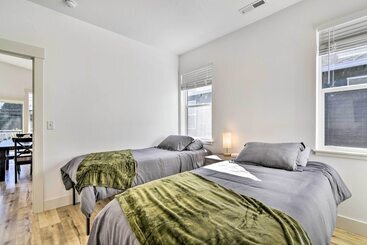 بيت ريفى Stunning Stevenson Retreat W/ Mountain Views!