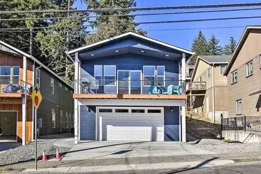 Mökkimajoitus Stunning Stevenson Retreat W/ Mountain Views!