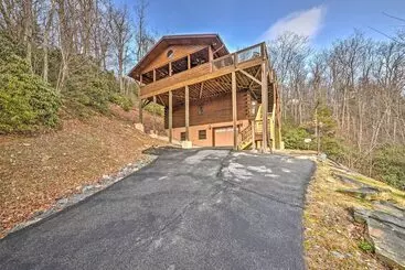 コテージ The Cozy Bear Cabin: Upscale Deck & Mtn Views!