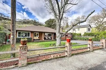 Mökkimajoitus Wine Country Retreat At Private Creekside House!