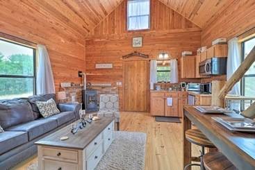 별장 Chic Thorndale Cabin W/ Fire Pit & Paddleboat!