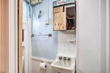 Cozy Hampton Cottage W/ Bbq Walk To Ocean!