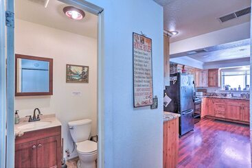 بيت ريفى Gorgeous Oakhurst Retreat W/ Swimming Hole!