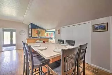 Mökkimajoitus Loft Unplugged W/ Outdoor Space In Amish Country!