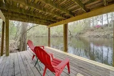 コテージ Peaceful Treetop Hideaway W/ Riverfront Views