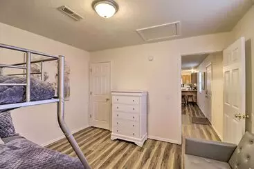 Mökkimajoitus Pet Friendly West Plains Pad < 1 Mi To Dtwn!