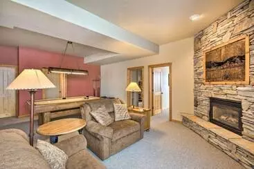 コテージ Rustic Livingston Home W/ Deck + Mtn Views!