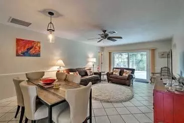 Mökkimajoitus Pet Friendly Home W/ Pool, Close To Venice Beaches