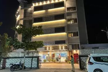 Hotelli Niraj International