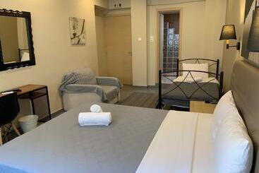 Achillion Hotel Piraeus