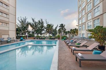 ホテル Courtyard By Marriott Nassau Downtown/junkanoo Beach