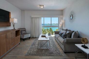 ホテル Courtyard By Marriott Nassau Downtown/junkanoo Beach