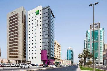 ホテル Ibis Styles Sharjah