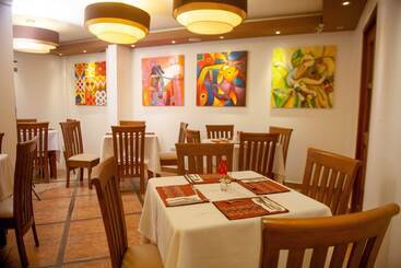 Hotel Intiwatana El Tambo